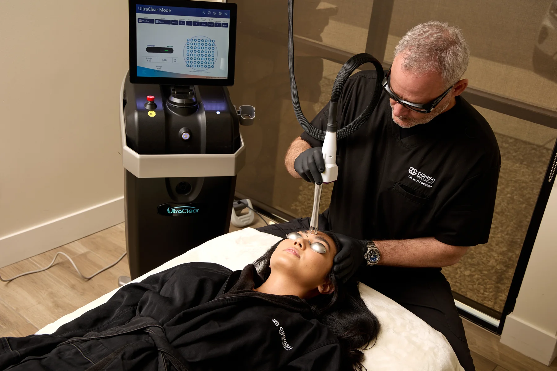 Dr. Scott Gerrish performing an UltraClear laser treatment at Gerrish MedEsthetics Scottsdale
